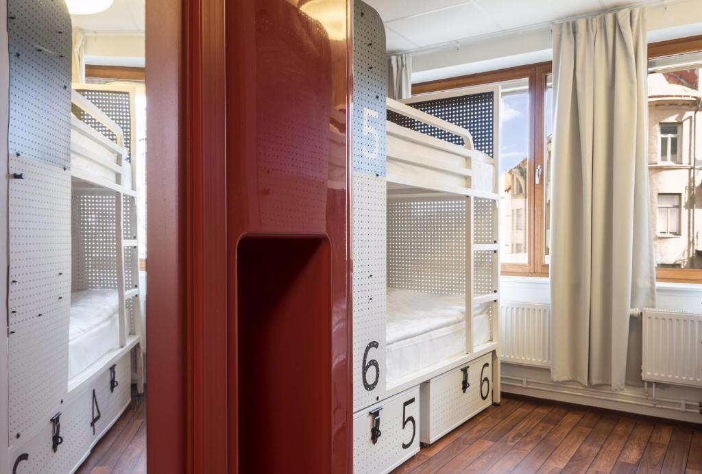Generator Stockholm - Dormitorio Mixto De 6 Camas