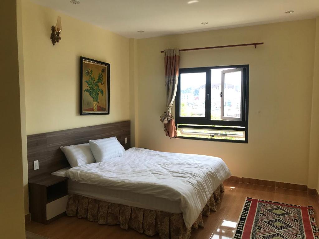 Postel nebo postele na pokoji v ubytování Ngoc Tran Hotel