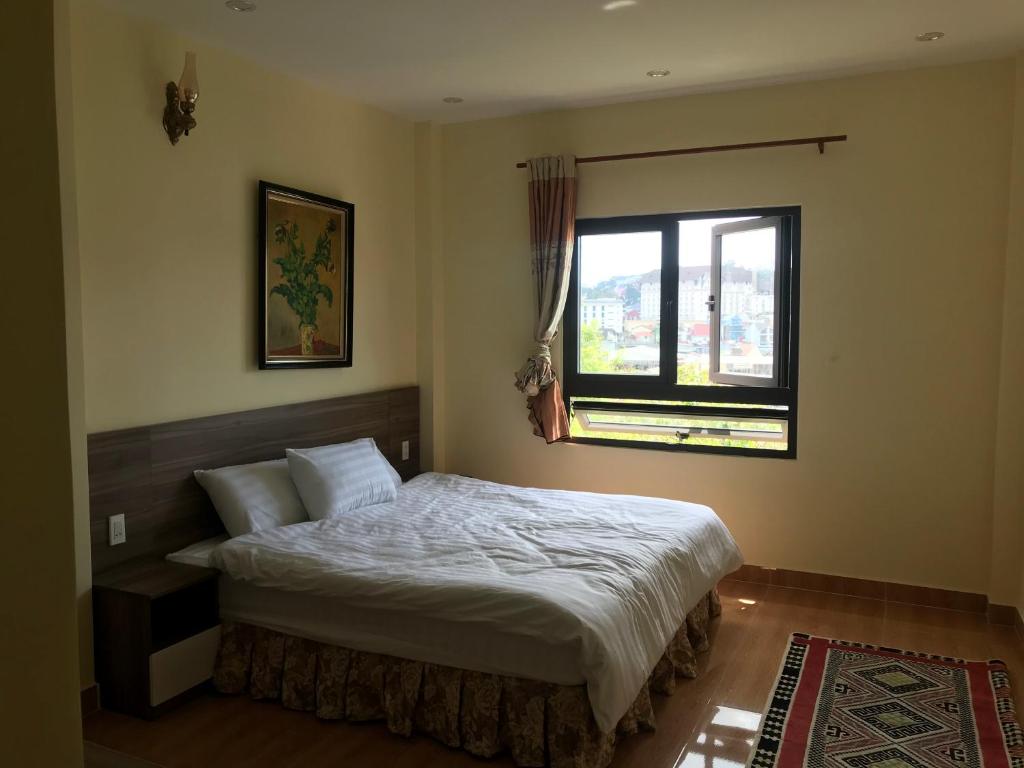 Postel nebo postele na pokoji v ubytování Ngoc Tran Hotel