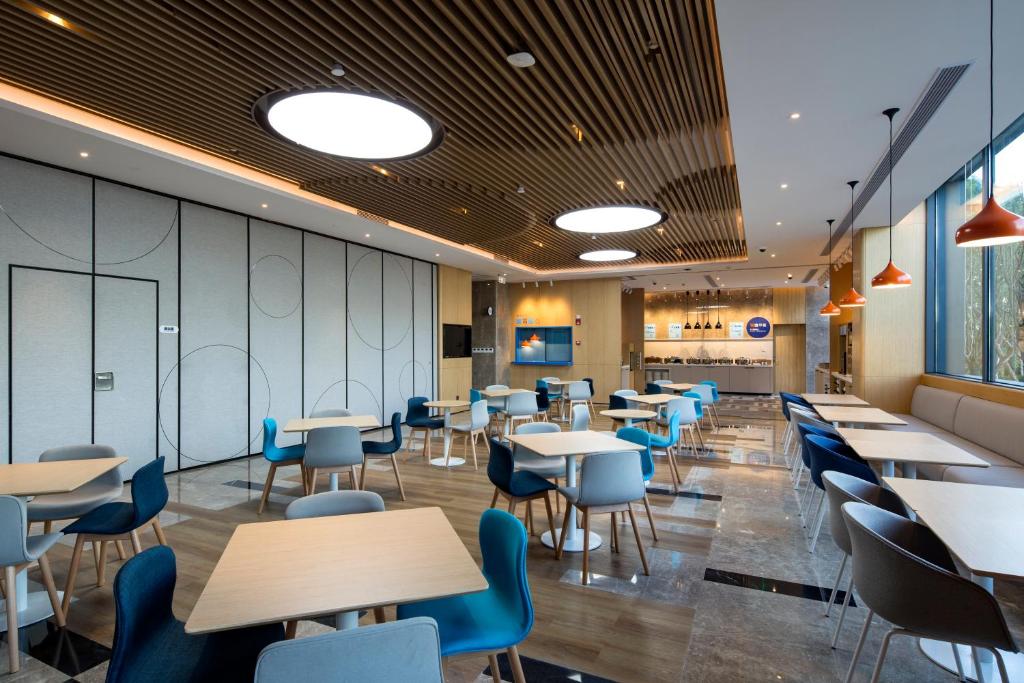 Posezení v ubytování Holiday Inn Express Shanghai Kangqiao by IHG