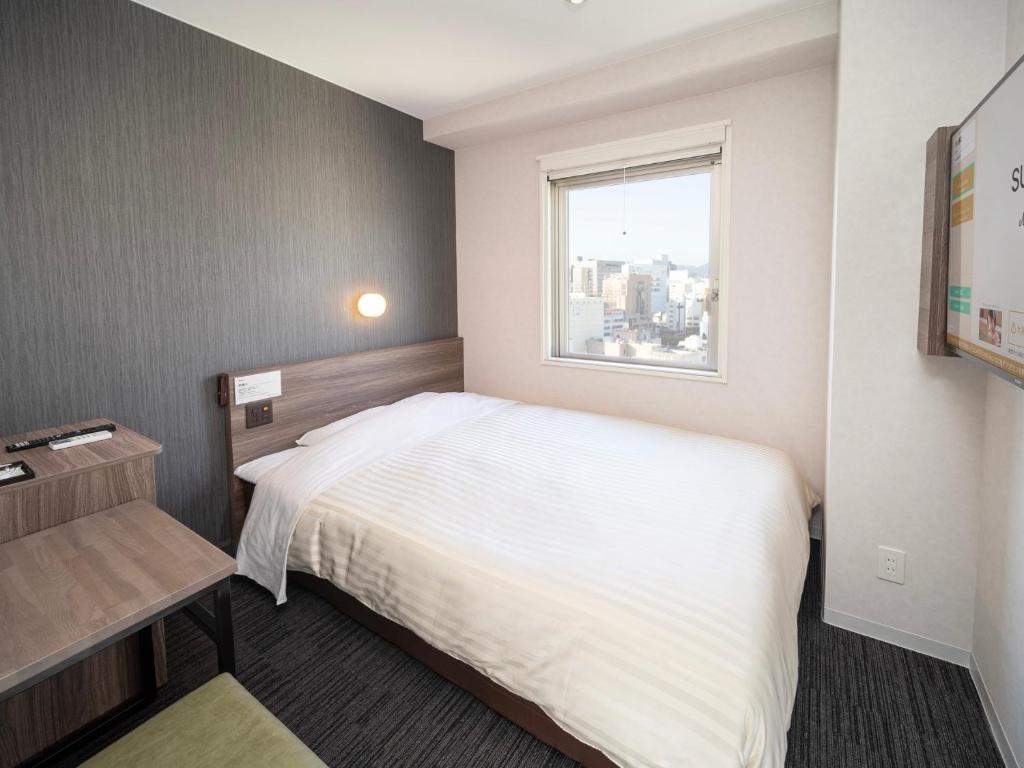 Postel nebo postele na pokoji v ubytování Super Hotel Hiroshima Yagenboridori
