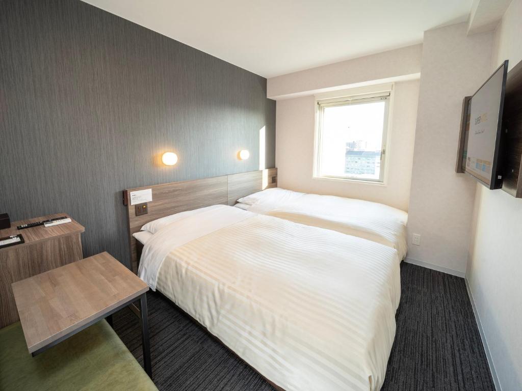 Postel nebo postele na pokoji v ubytování Super Hotel Hiroshima Yagenboridori