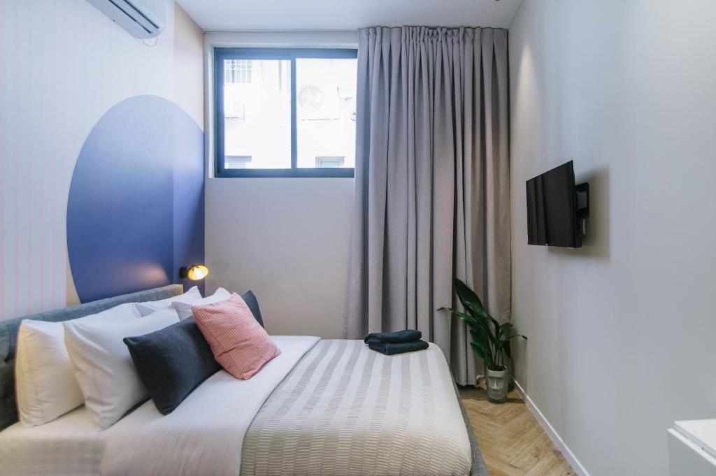 TV a/nebo společenská místnost v ubytování Colorbox - by Loginn Tel-Avivian hotels