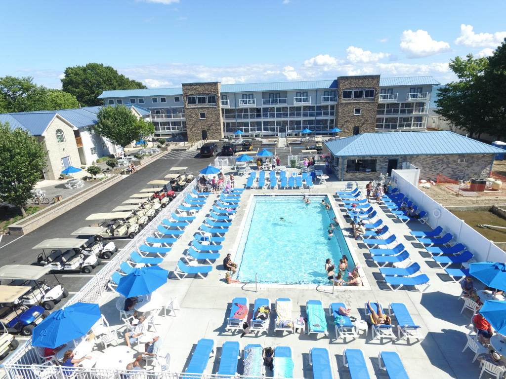A view of the pool at Put-in-Bay Waterfront Condo #204 or nearby