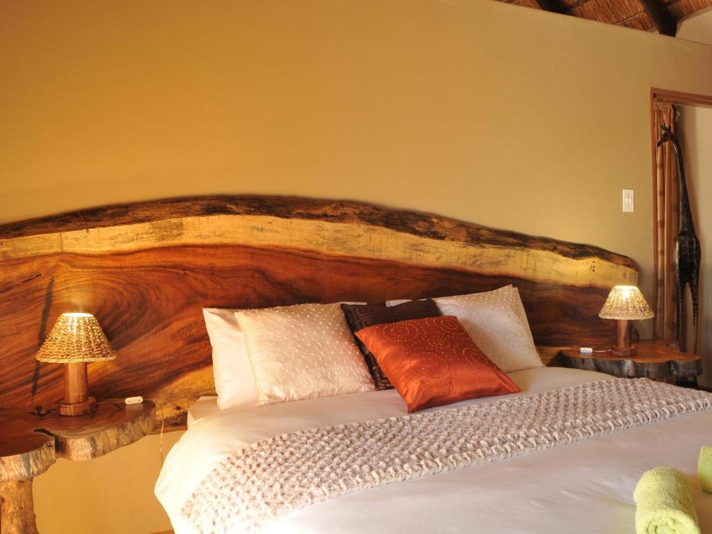 Postel nebo postele na pokoji v ubytování Kwalata Game Lodge