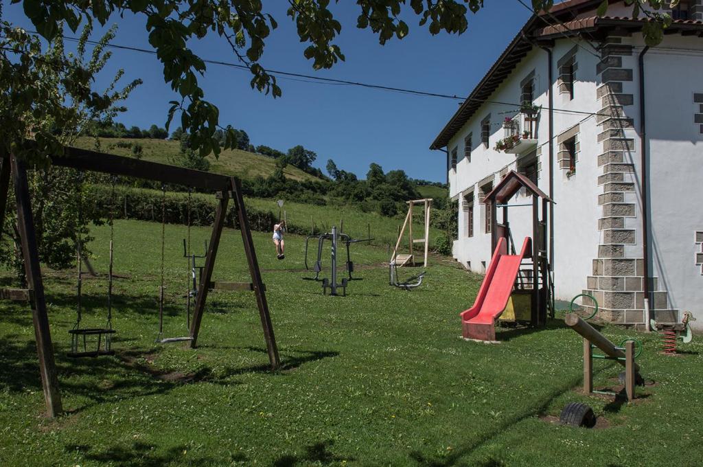 Zahrada ubytování Charming house in Baráibar with mountain view