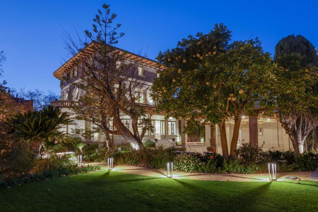 Vonkajšia záhrada v ubytovaní Hotel Boutique Mirlo Barcelona
