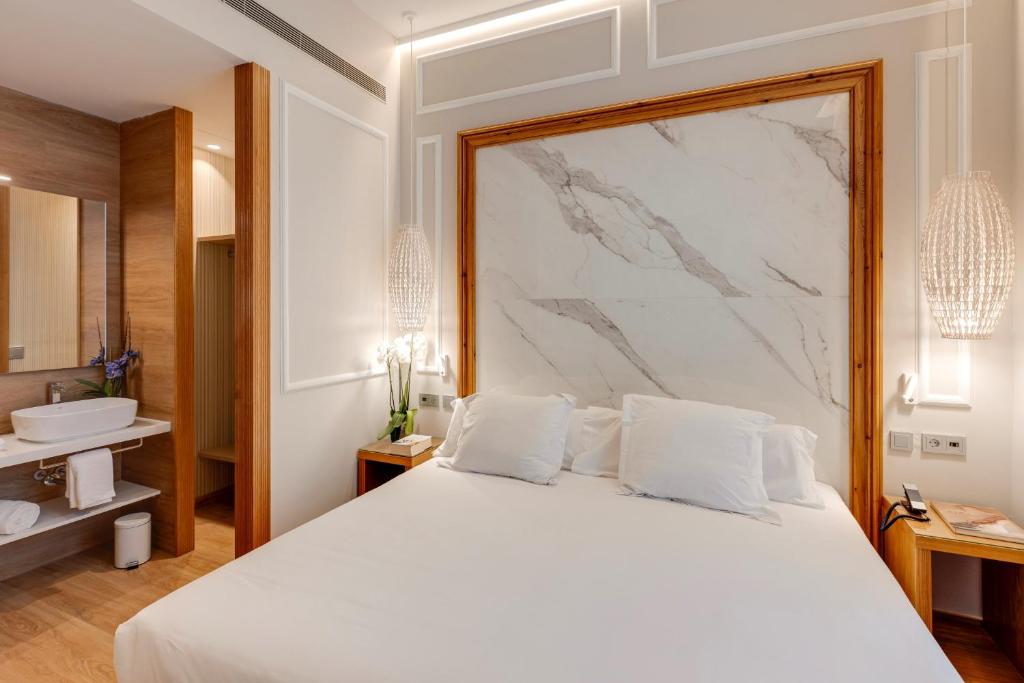 Posteľ alebo postele v izbe v ubytovaní Hotel Boutique Mirlo Barcelona