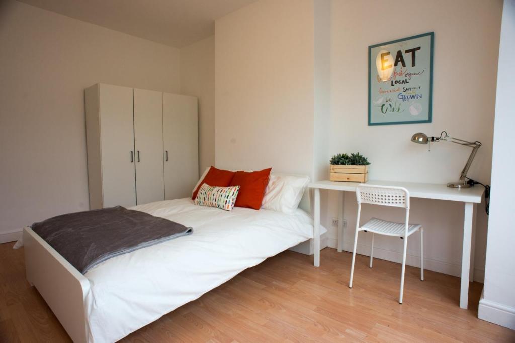 Tooting Bec Rooms by DC London Rooms - 