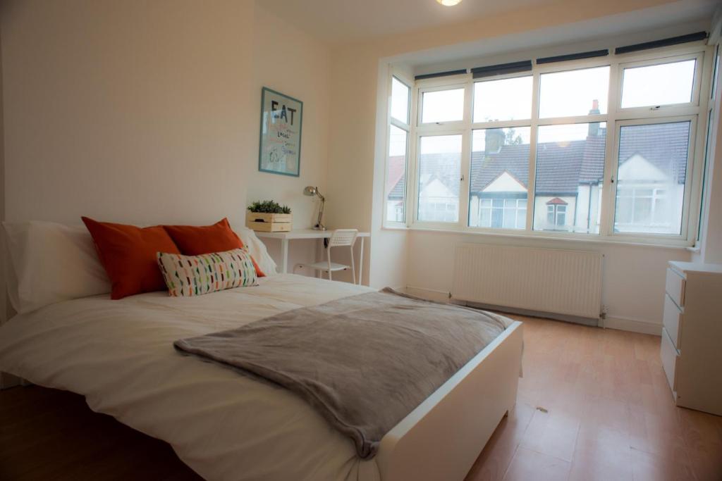 Tooting Bec Rooms by DC London Rooms - Double Room