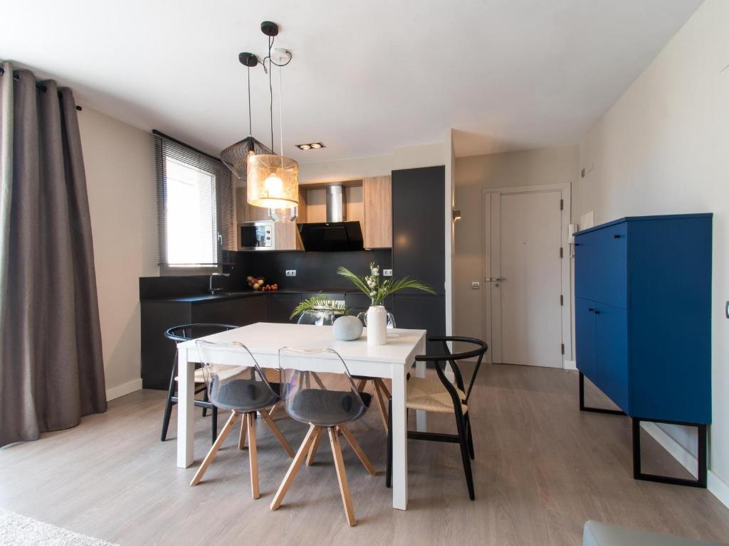 Kuchyň nebo kuchyňský kout v ubytování Sitges Spaces Seaside Beach Flat- 4 Bedroom, 2 Bathroom, Terrace, Near Beach
