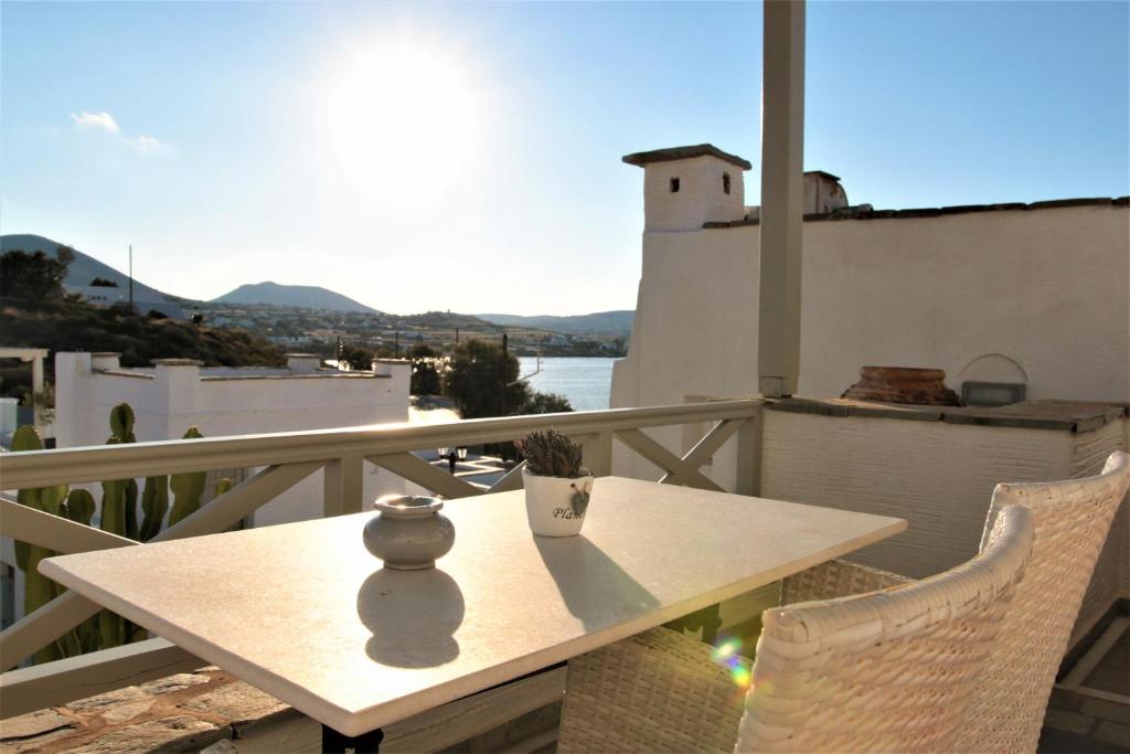 Parian Lithos Residence - 10