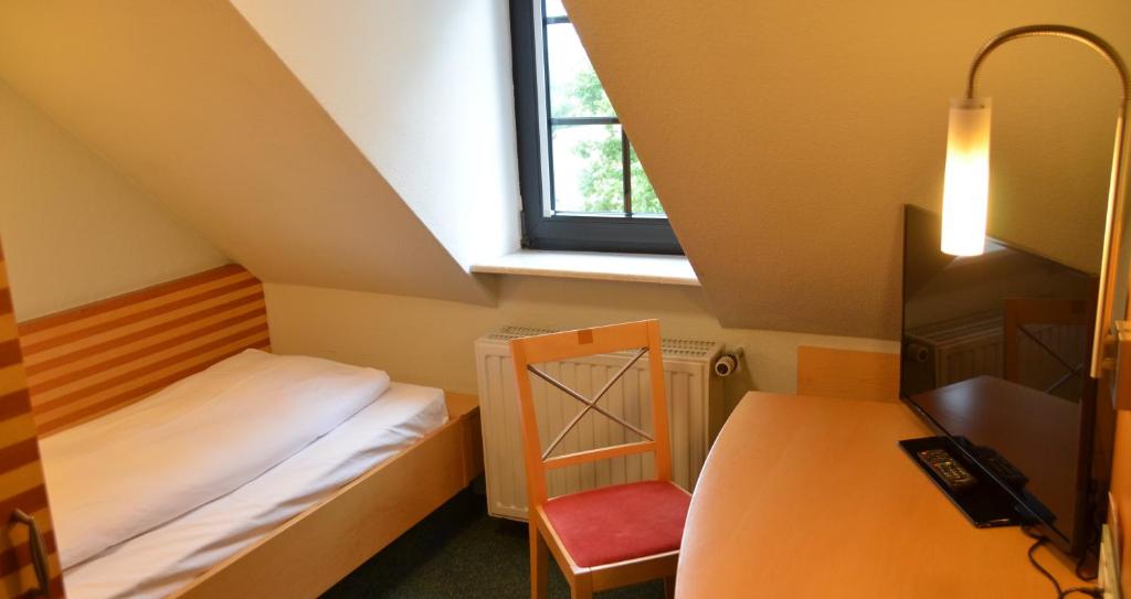 Hotel Bergwirt - Standaard Eenpersoonskamer Met Schuin Plafond