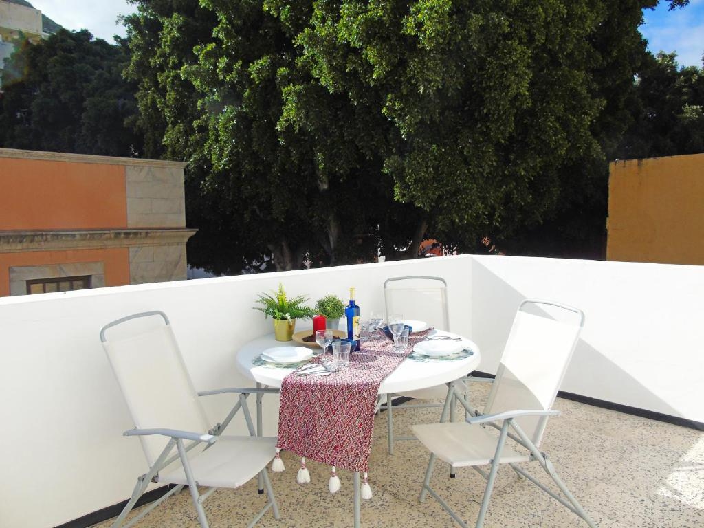 a table and chairs on a rooftop patio at Fleitas Penthouse with terrace in San Andrés