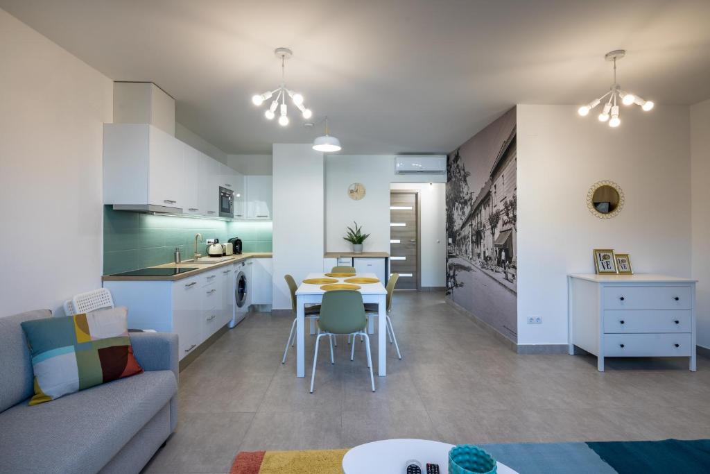 Kuchyň nebo kuchyňský kout v ubytování Stafétaház Apartmanok