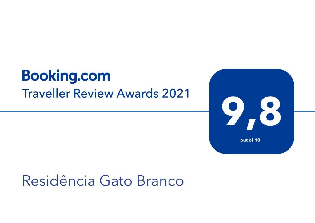  Residência Gato Branco