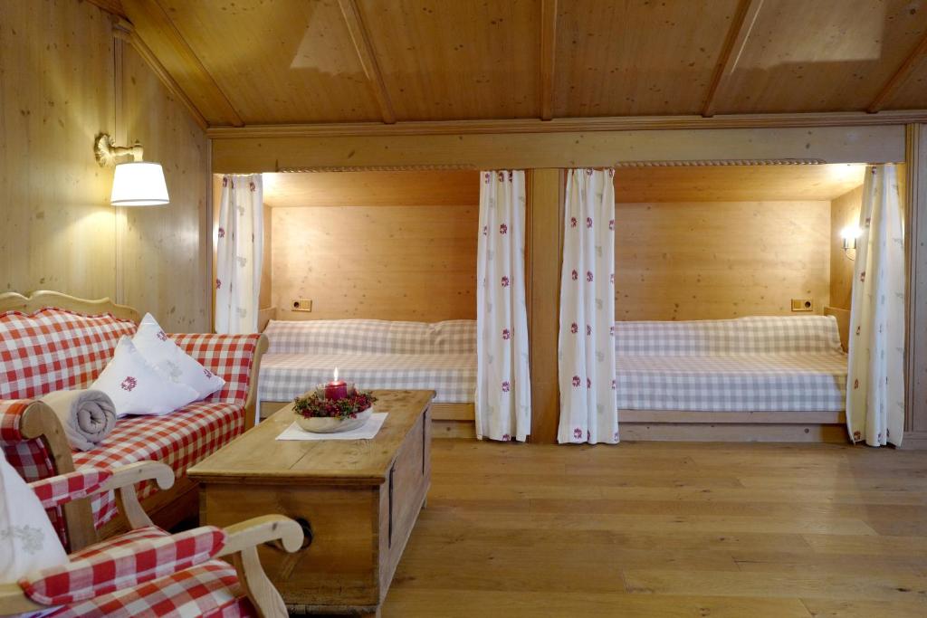 Postel nebo postele na pokoji v ubytování Hotel Maier zum Kirschner