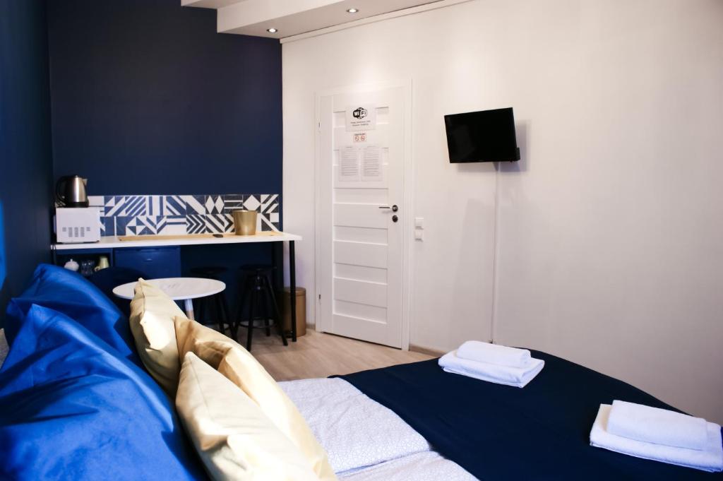 EURO-ROOM - Double Room With Shared Bathroom