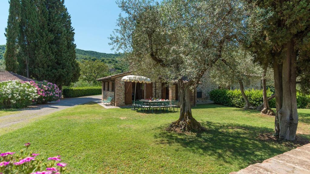 A garden outside Casa Torrione 14, Emma Villas