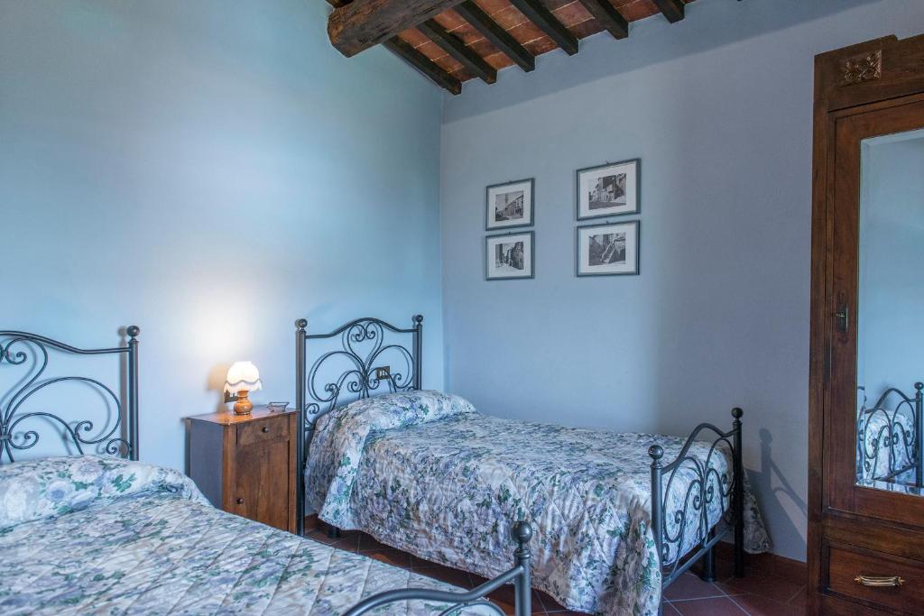 A bed or beds in a room at Casa Torrione 14, Emma Villas