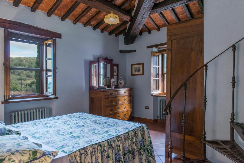 A bed or beds in a room at Casa Torrione 14, Emma Villas