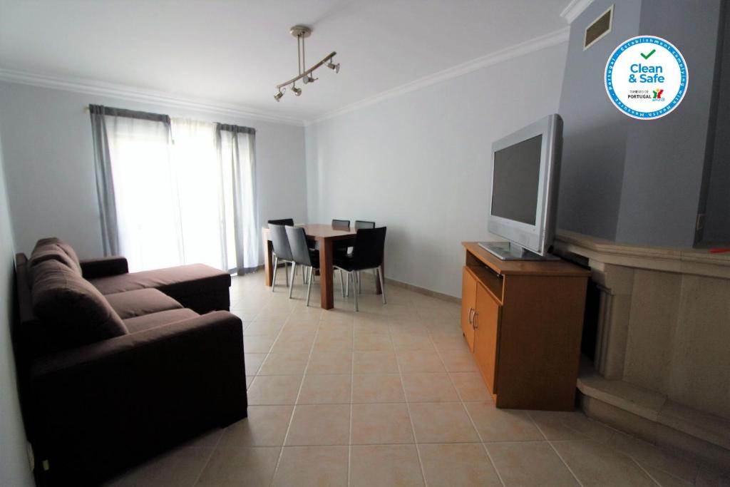 Uma TV ou centro de entretenimento em Old Town Beach - Albufeira