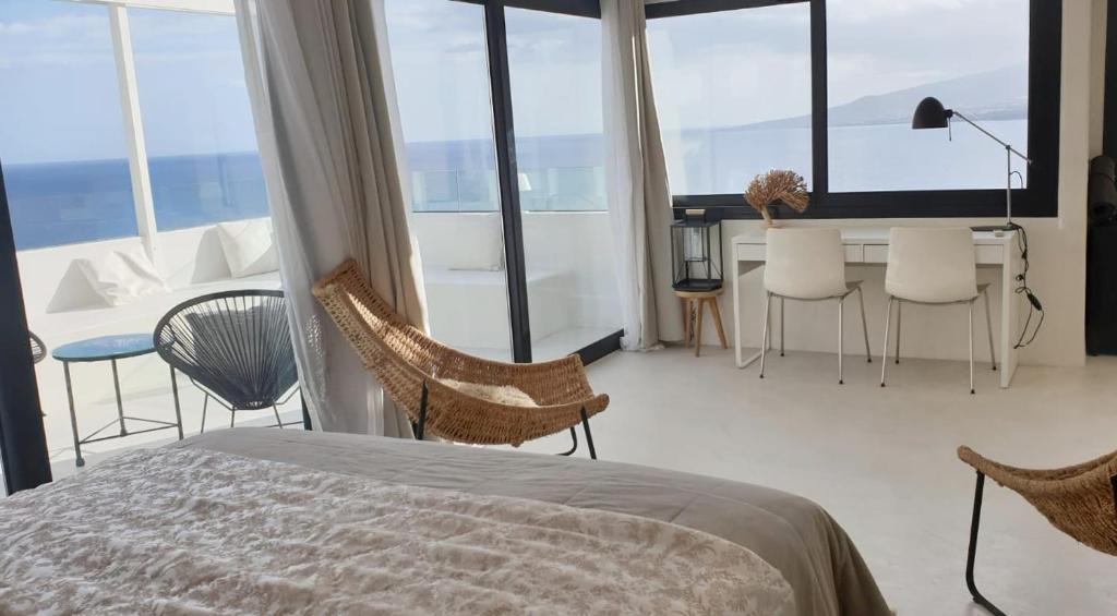 Posteľ alebo postele v izbe v ubytovaní Home2Book Luxury Panoramic Sea Views Tabaiba