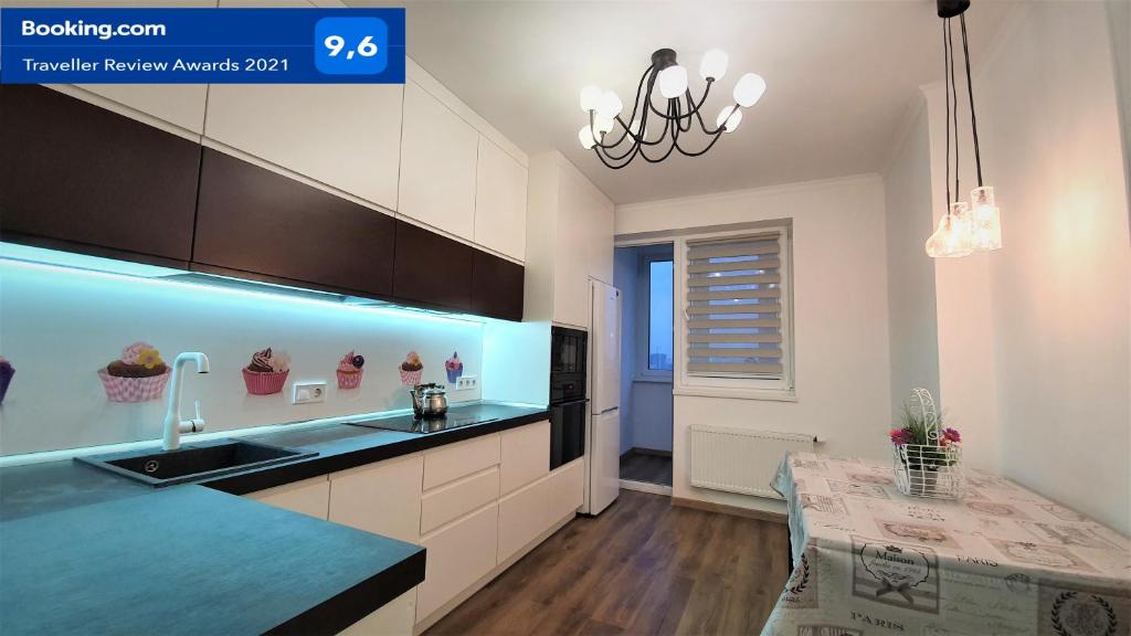 Η κουζίνα ή μικρή κουζίνα στο Lux apartment in Kiev