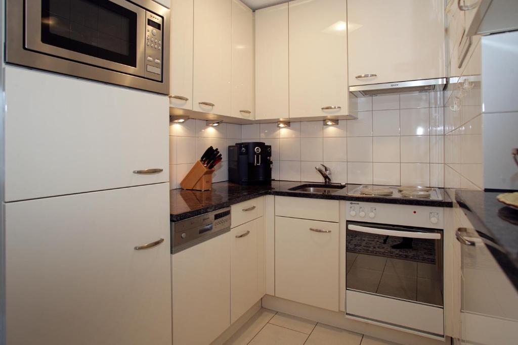 Kuchyň nebo kuchyňský kout v ubytování Baron / Baronesse Apartments