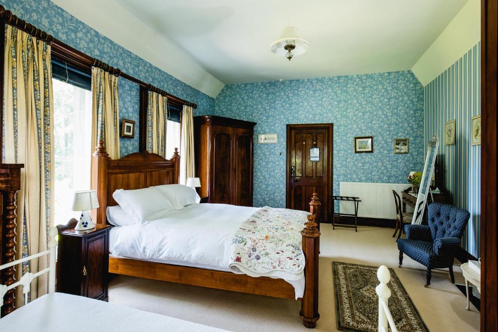 Kiltariff Hall Country House - Family Room With Shower