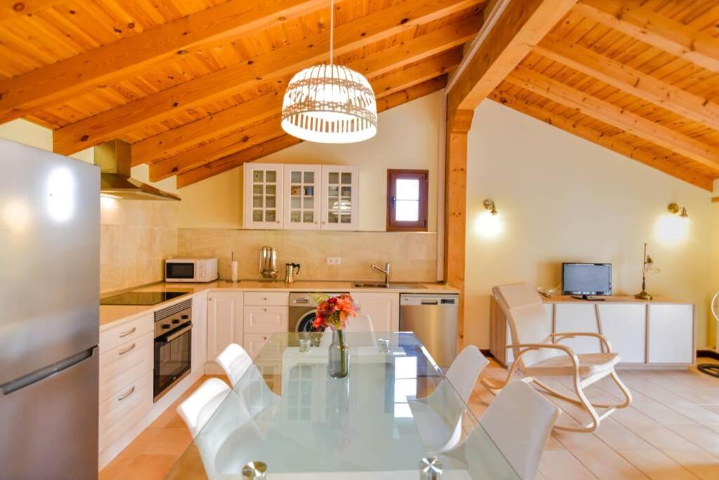 Kuchyň nebo kuchyňský kout v ubytování Precioso apartamento reformado en Liencres