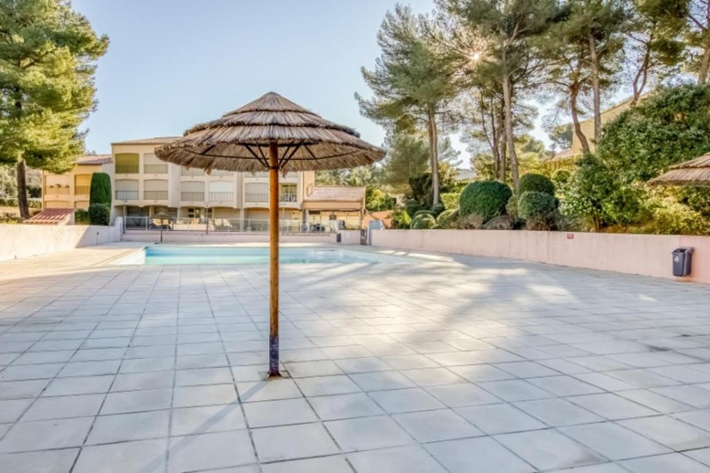 Flat with SWIMMING POOL near the BEACH