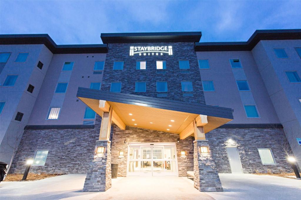 eine Darstellung des Eingangs zu einem Hotel in der Unterkunft Staybridge Suites - Denver North - Thornton, an IHG Hotel in Thornton