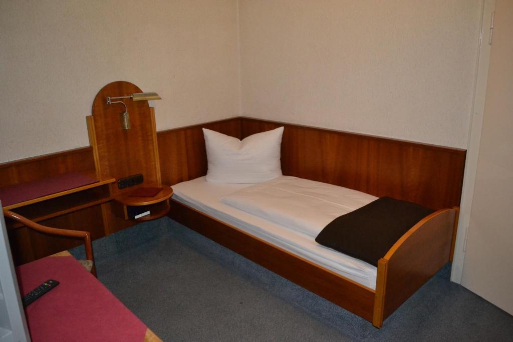 Postel nebo postele na pokoji v ubytování Hotel Walfisch