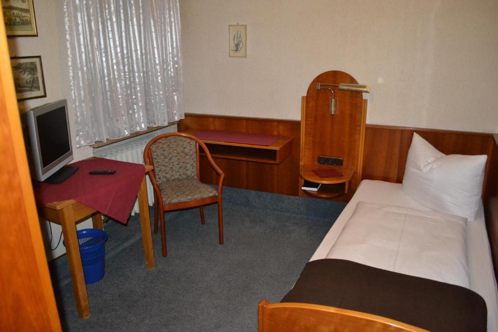 Postel nebo postele na pokoji v ubytování Hotel Walfisch