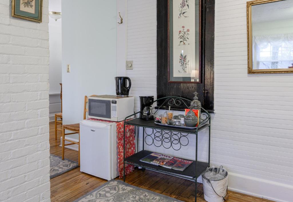Oakland Cottage Bed and Breakfast - King Room # 5