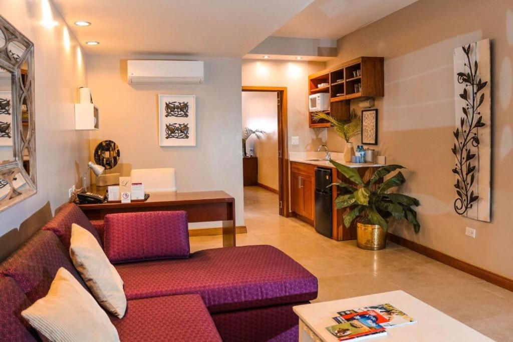 Le Plaza Hotel - Junior Suite