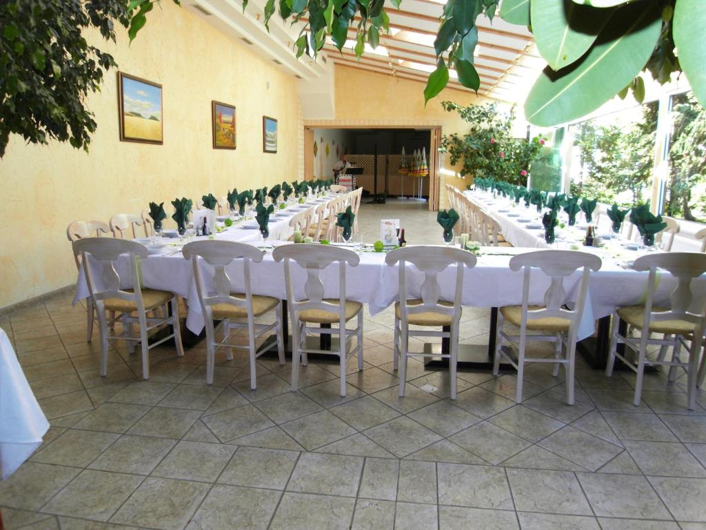 Restaurace v ubytování Weinhotel Kirchenwirt