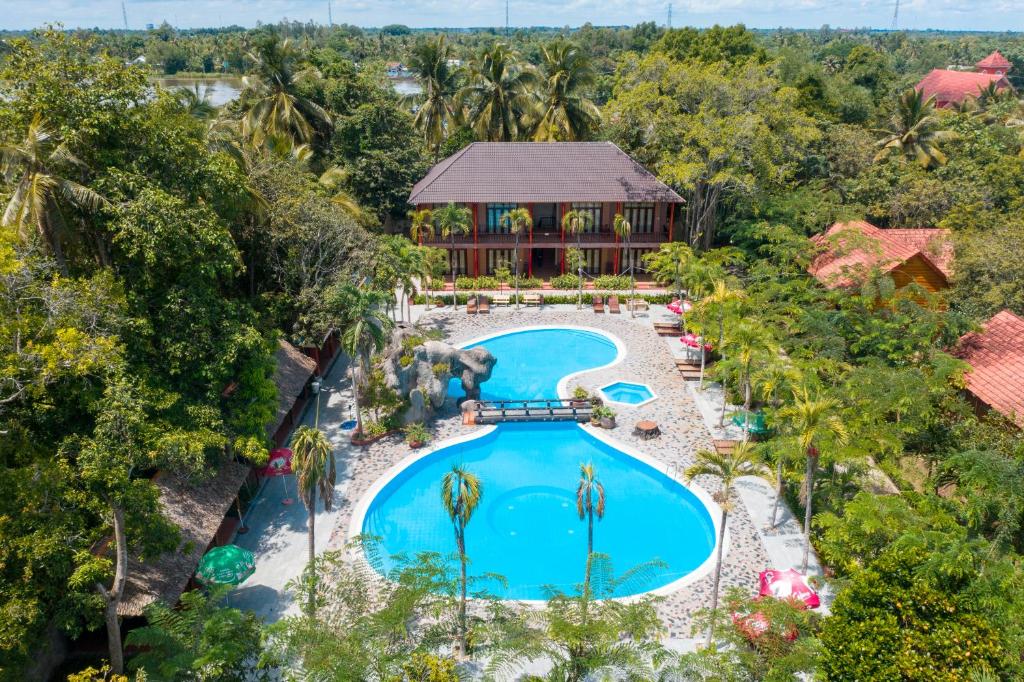 an overhead view of a swimming pool at a resort at Mỹ Khánh Resort in Can Tho