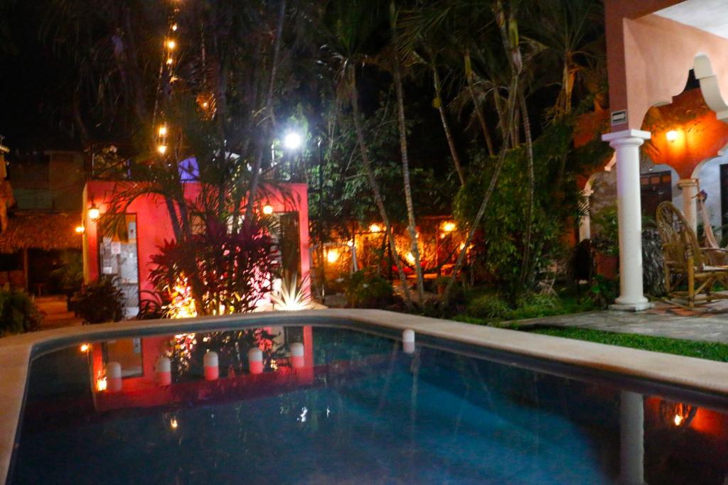Bazén v ubytování Casa Aluxes Hotel nebo v jeho okolí