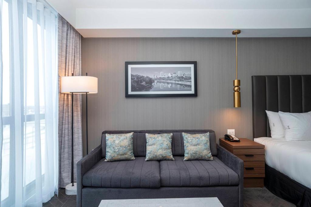 Posezení v ubytování Sandman Signature Sherwood Park Hotel