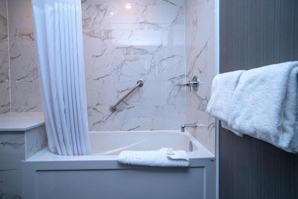 Sandman Signature Ottawa Airport Hotel - Resim 43