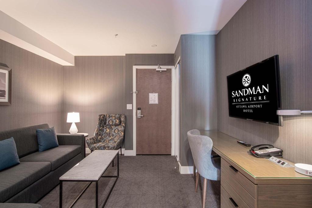 
Standard Suite, 1 King Bed, Sofa Bed, Kitchenette
