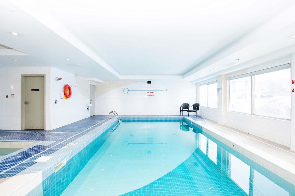 Sandman Hotel & Suites Calgary West - Resim 8