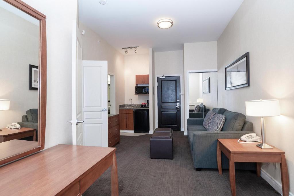 Sandman Hotel & Suites Calgary West - Resim 41