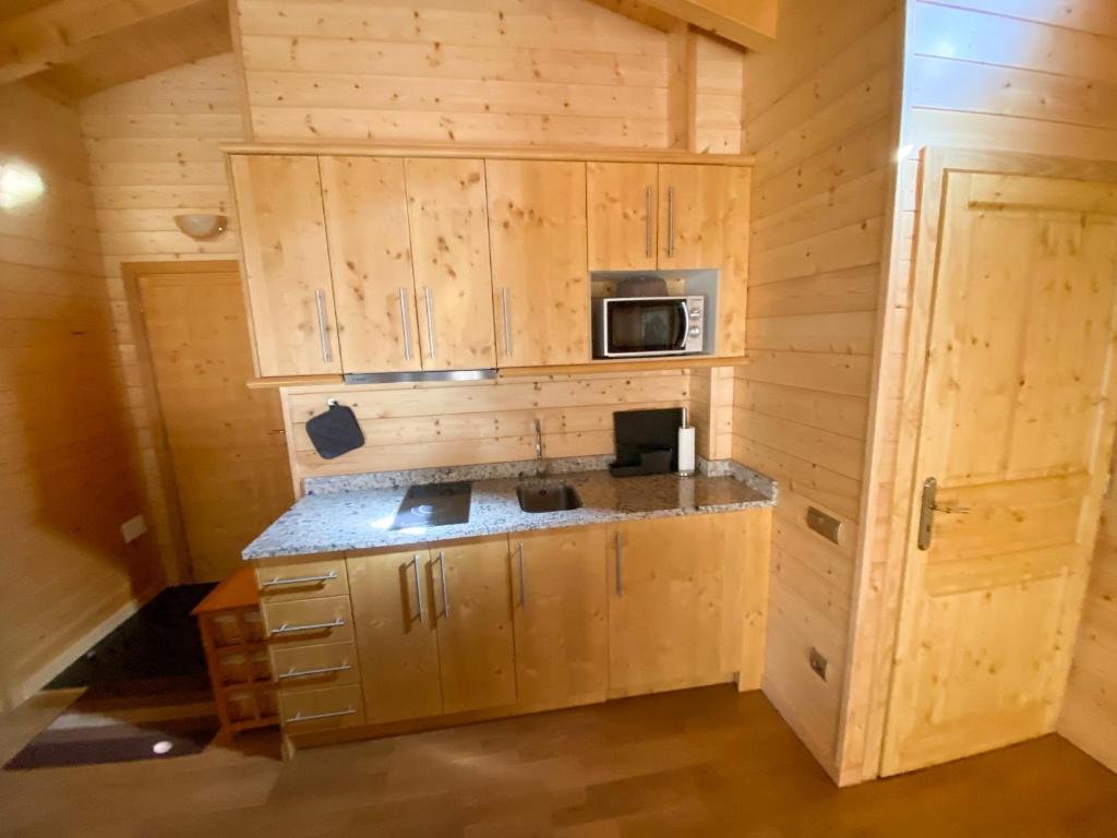Kuchyňa alebo kuchynka v ubytovaní Casa MARAVILLA 8 pax. Deporte y relax exclusivo!
