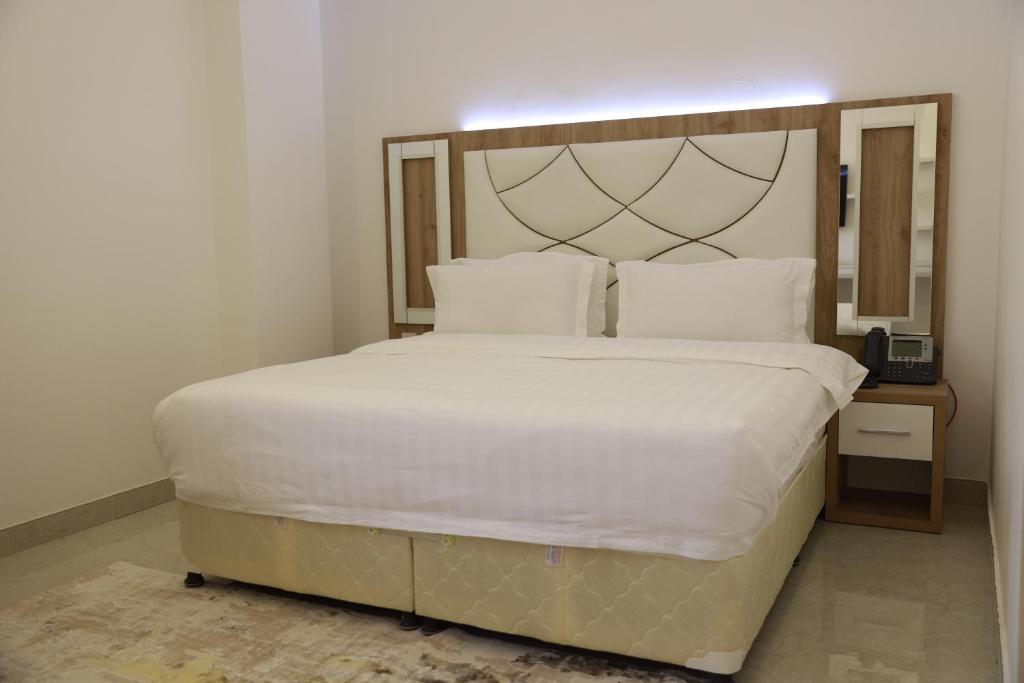 Postel nebo postele na pokoji v ubytování فندق المستقبل للشقق الفندقية ALMUSTAQBAL HOTEL Apartments
