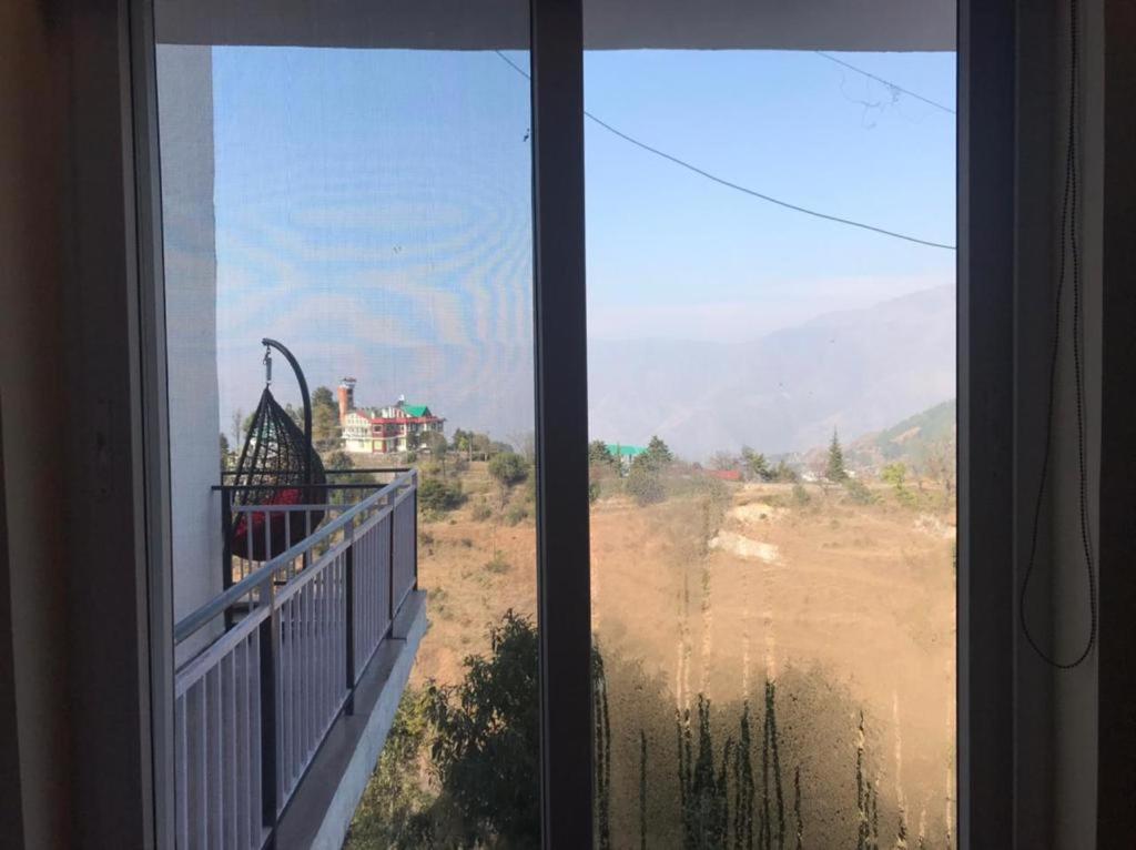 Nespecifikovaný výhled na hory nebo výhled na hory při pohledu z hotelu