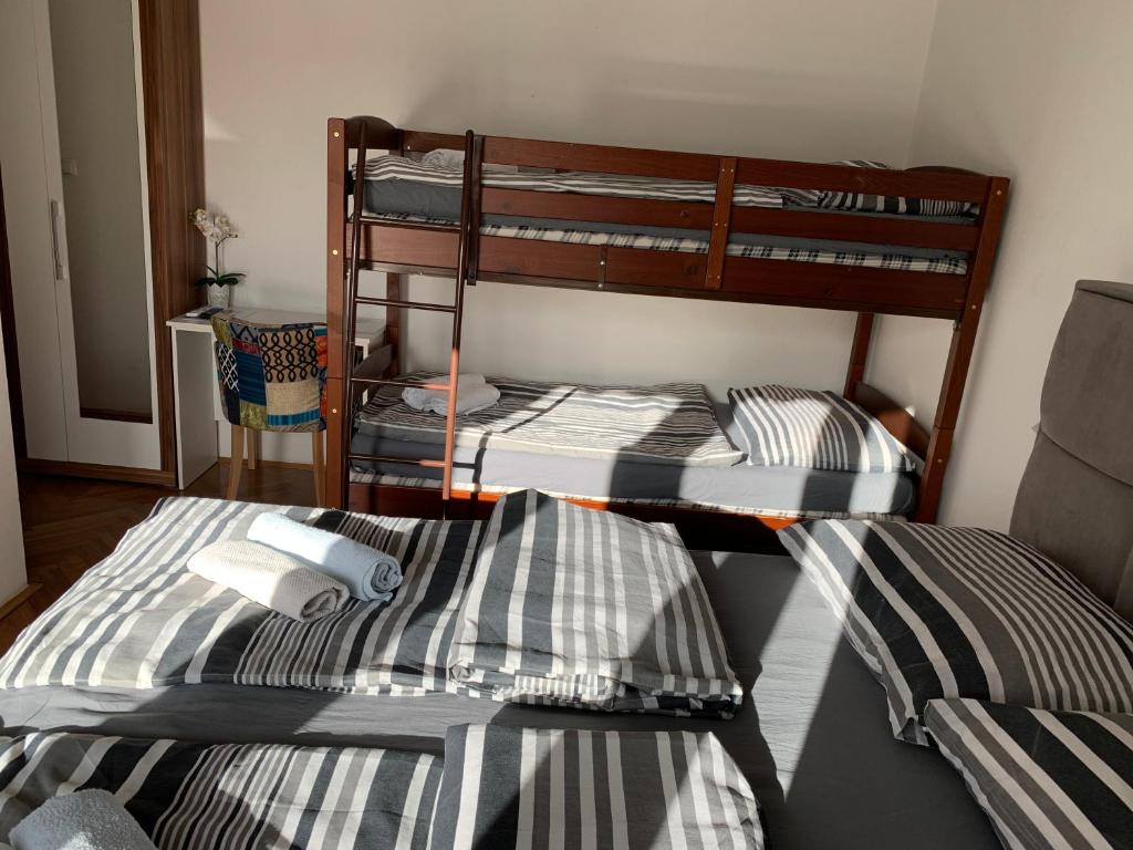 Postel nebo postele na pokoji v ubytování Sobe "šime & Joso" - Knin