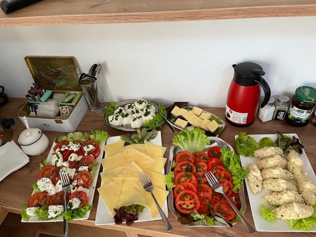 Jedlo v ubytovaní bed & breakfast alebo blízkom okolí